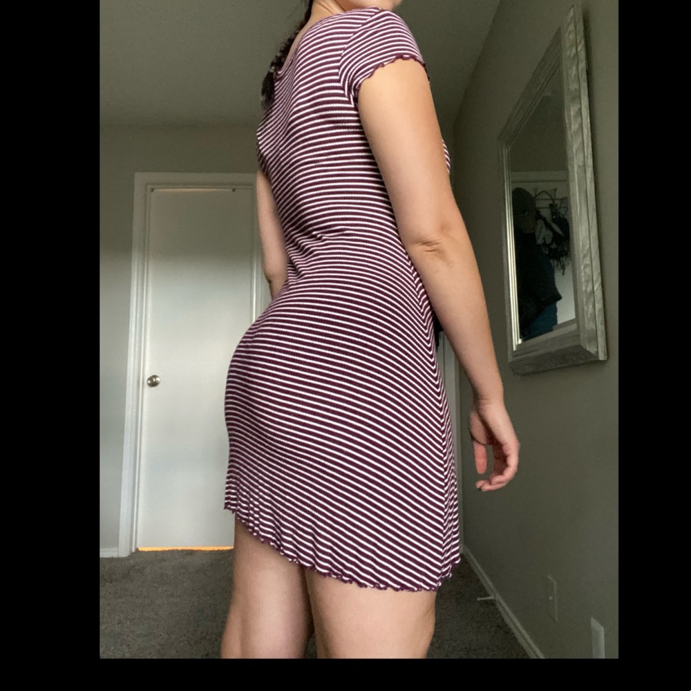 Offering a Forever 21 casual mini dress. Super stretchy and comfortable. - Picture 4 of 8